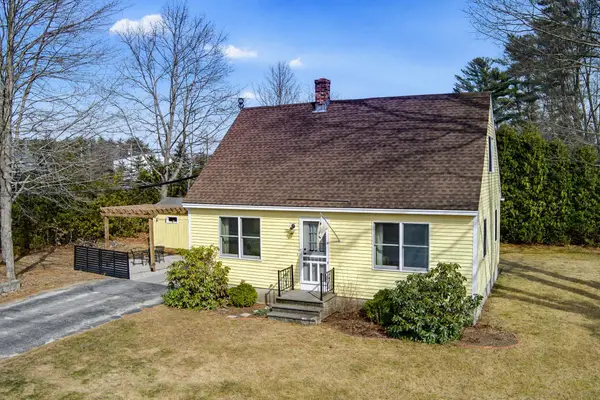 31 Hanson Drive, Topsham, ME 04086