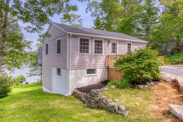 672 Ocean Point Road, Boothbay, ME 04544