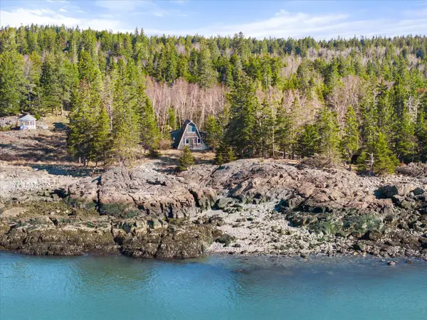 29 Hotel Cove Road, Harrington, ME 04643