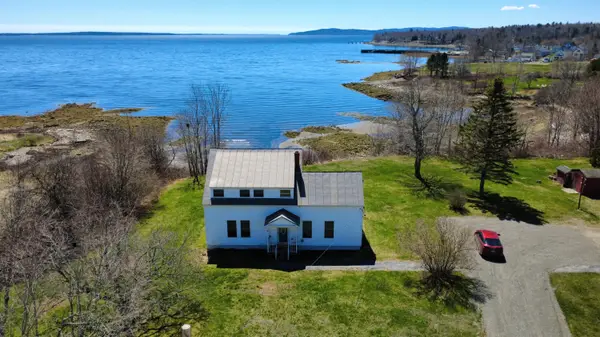 71 E Main Street, Searsport, ME 04974