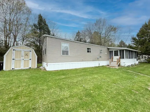35 Round Stone Road, Mount Vernon, ME 04352