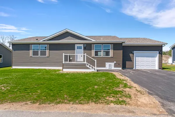 16 Colony Way, Kittery, ME 03904
