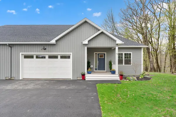 7 River Oaks Way #2, Falmouth, ME 04105