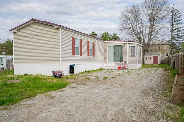 19 Winn Street, Lewiston, ME 04240