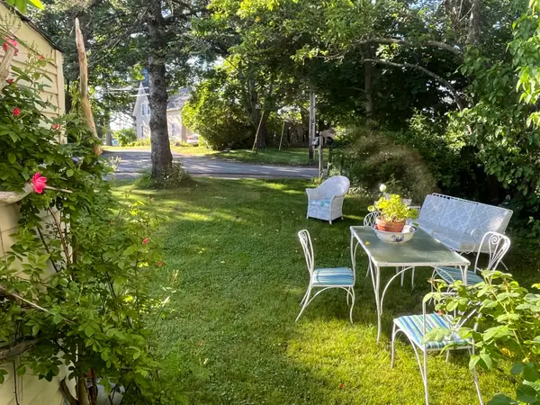 7 Mountain Street, Vinalhaven, ME 04863