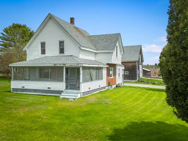 63 Old Rockland Street, Rockport, ME 04856