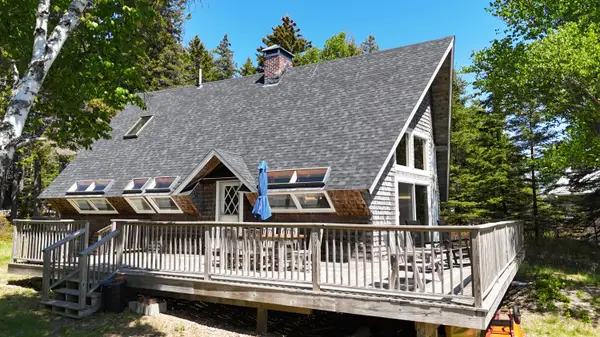 180 Red Point Road, Swans Island, ME 04685