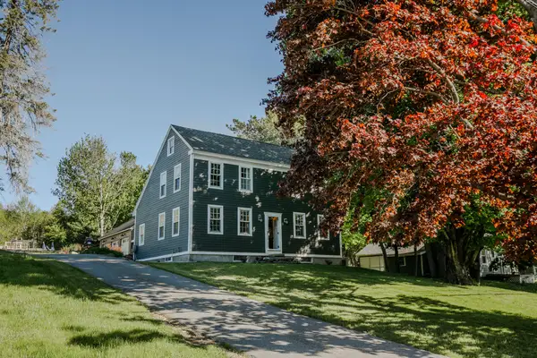 11 Old Western Avenue, Winthrop, ME 04364