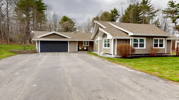 16 Robinson Gardens, Lewiston, ME 04240