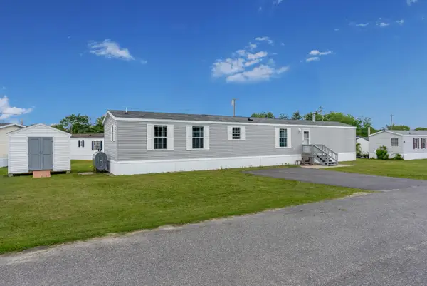 11 Ofarrell Street, Topsham, ME 04086