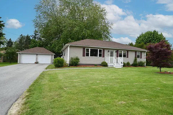 1128 Chase Road, Veazie, ME 04401