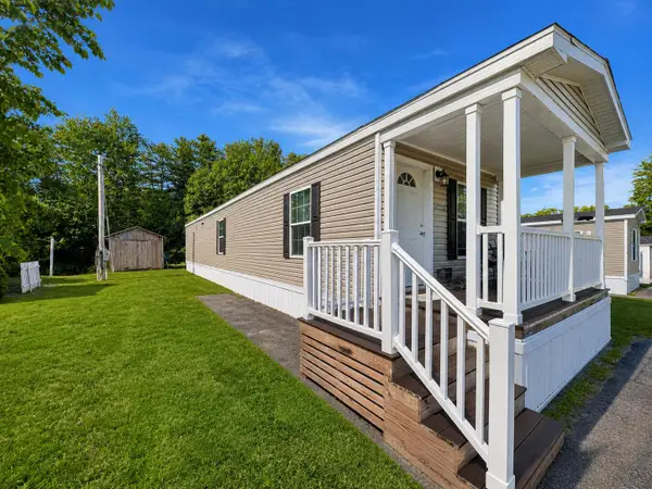 15 Colonial Drive, Lisbon, ME 04252