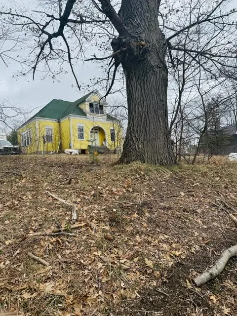 90 N Main Street, Monmouth, ME 04265