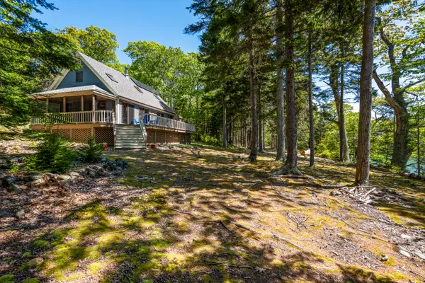 39 Birch Island S Street, Harpswell, ME 04079