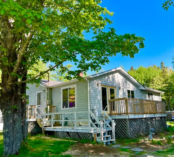 4 Long Pond Road, Southwest Harbor, ME 04679