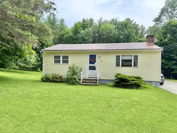 5 Boulder Avenue, Paris, ME 04281