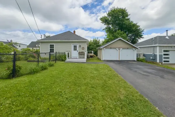 39 Knott Street, Rockland, ME 04841
