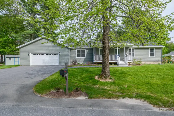 21 Bickford Drive, Topsham, ME 04086