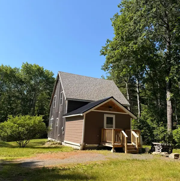 5 Moores Road, Burlington, ME 04417