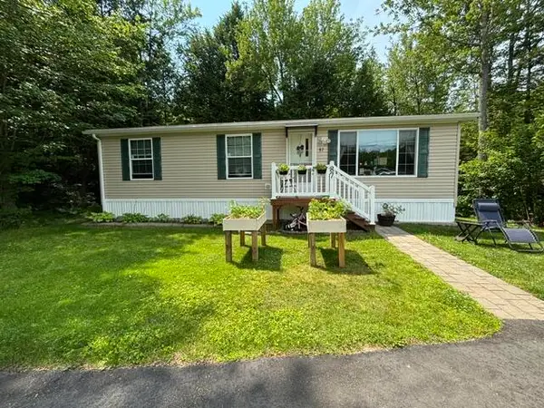 87 Pineland Drive, Winthrop, ME 04364