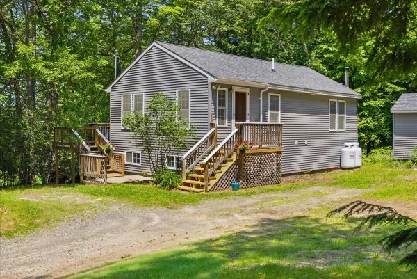 37 Beechwood Drive, Winthrop, ME 04364