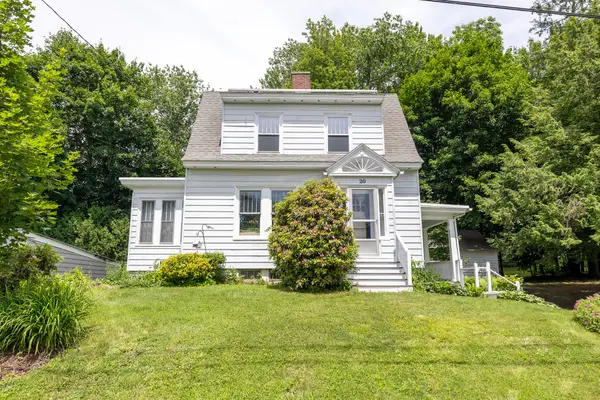 20 Fairlawn Avenue, Lewiston, ME 04240