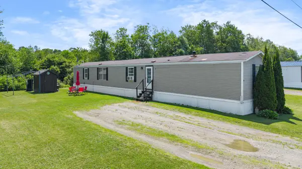 9 Long Avenue, Clinton, ME 04927