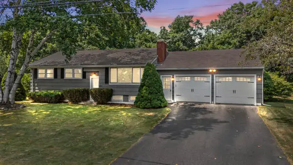 15 Vernon Road, Cape Elizabeth, ME 04107