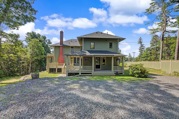 1 Chimes Lane, Boothbay Harbor, ME 04538