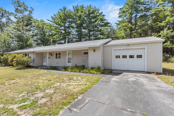 220 Congress Circle, Topsham, ME 04086