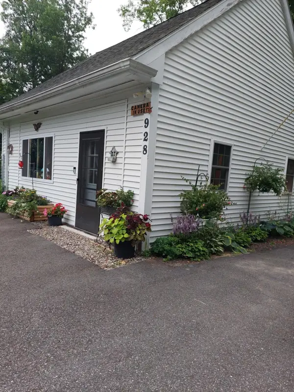 928 Main Street, Wayne, ME 04284