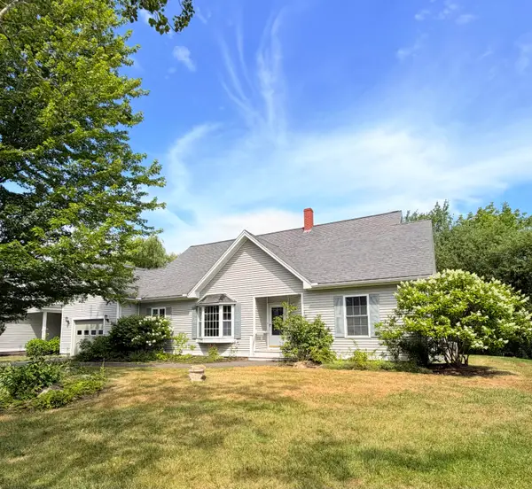 30 Schooner Drive, Rockland, ME 04841