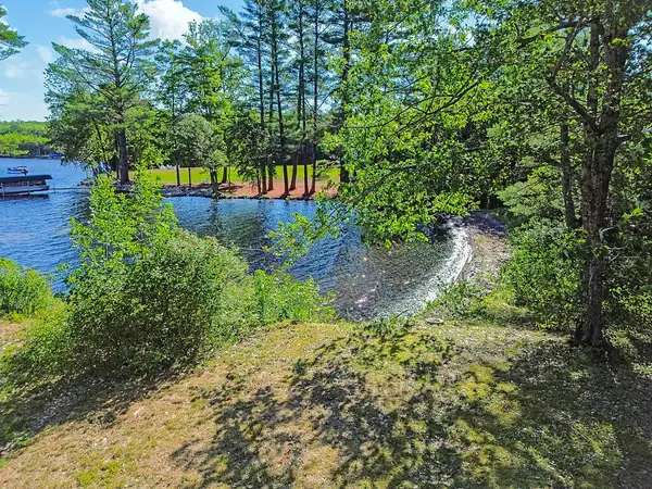 41 Milkweed Lane, Sidney, ME 04330