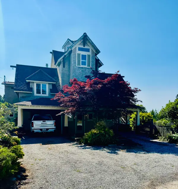 19 Hugh Avenue, Harpswell, ME 04003