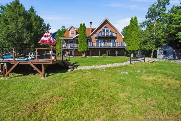 76 Daggett Drive, Raymond, ME 04071