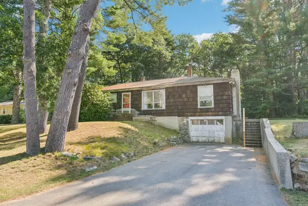 15 Mallett Drive, Topsham, ME 04086