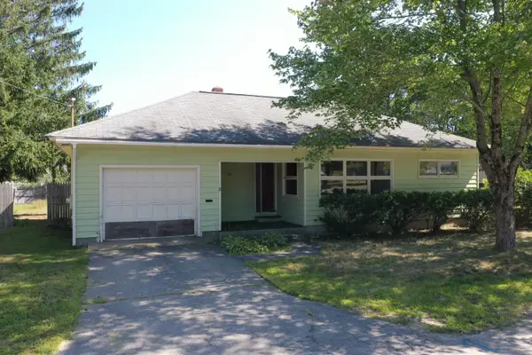 8 James Avenue, Sanford, ME 04073