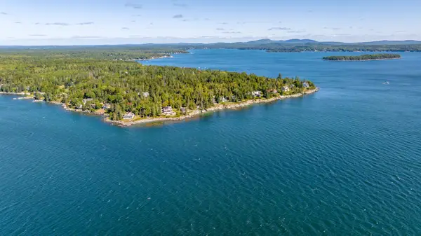 2 W Shore Road, Hancock, ME 04640