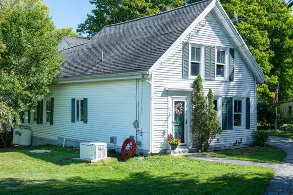 58 School Street, Waldoboro, ME 04572