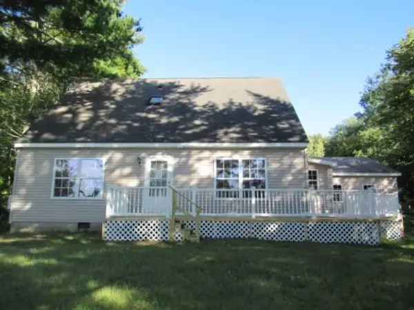 16 Chickawaukie Pond Road, Rockport, ME 04856