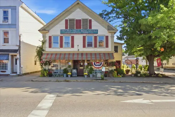 9 Market Square #A + B, Paris, ME 04281