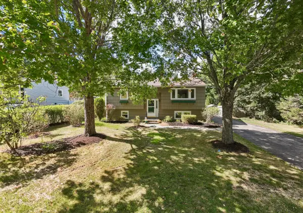 19 Ellen Circle, Yarmouth, ME 04096