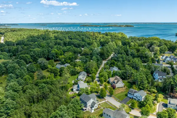 7 Mussel Cove Lane, Falmouth, ME 04105