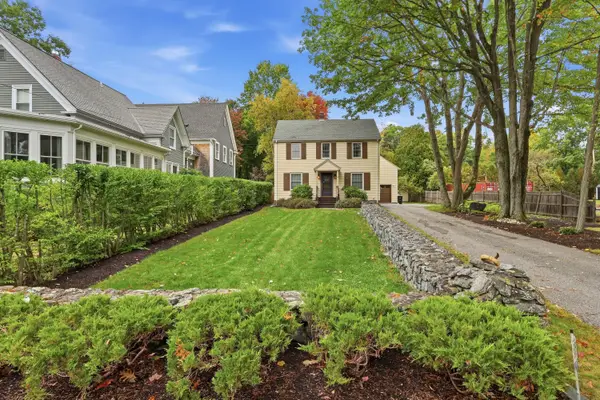 284 Foreside Road, Falmouth, ME 04105