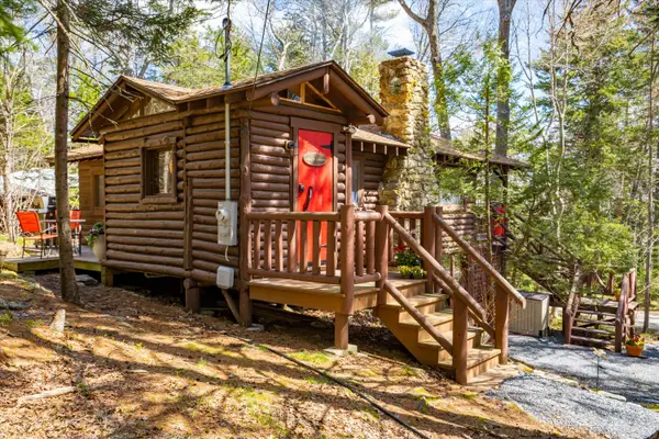 4 Crooked Pine Road, Boothbay Harbor, ME 04538