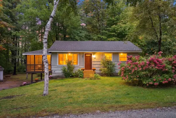 16 Hideaway Lane, Falmouth, ME 04105