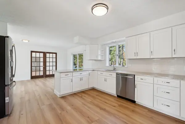17 Chestnut Drive, Topsham, ME 04086