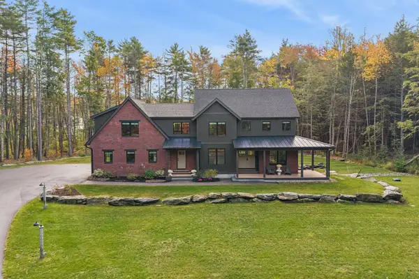 15 Deerfield Way, Falmouth, ME 04105