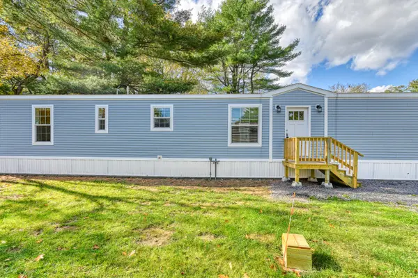 8 Victoria Drive, Waterville, ME 04901