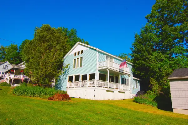 10 George Street, Northport, ME 04849